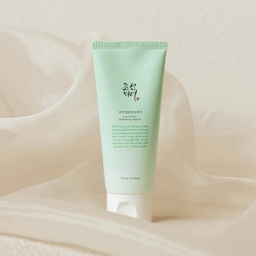 Green plum refreshing cleanser