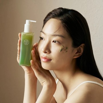 Model rosemary relief gel cleanserm